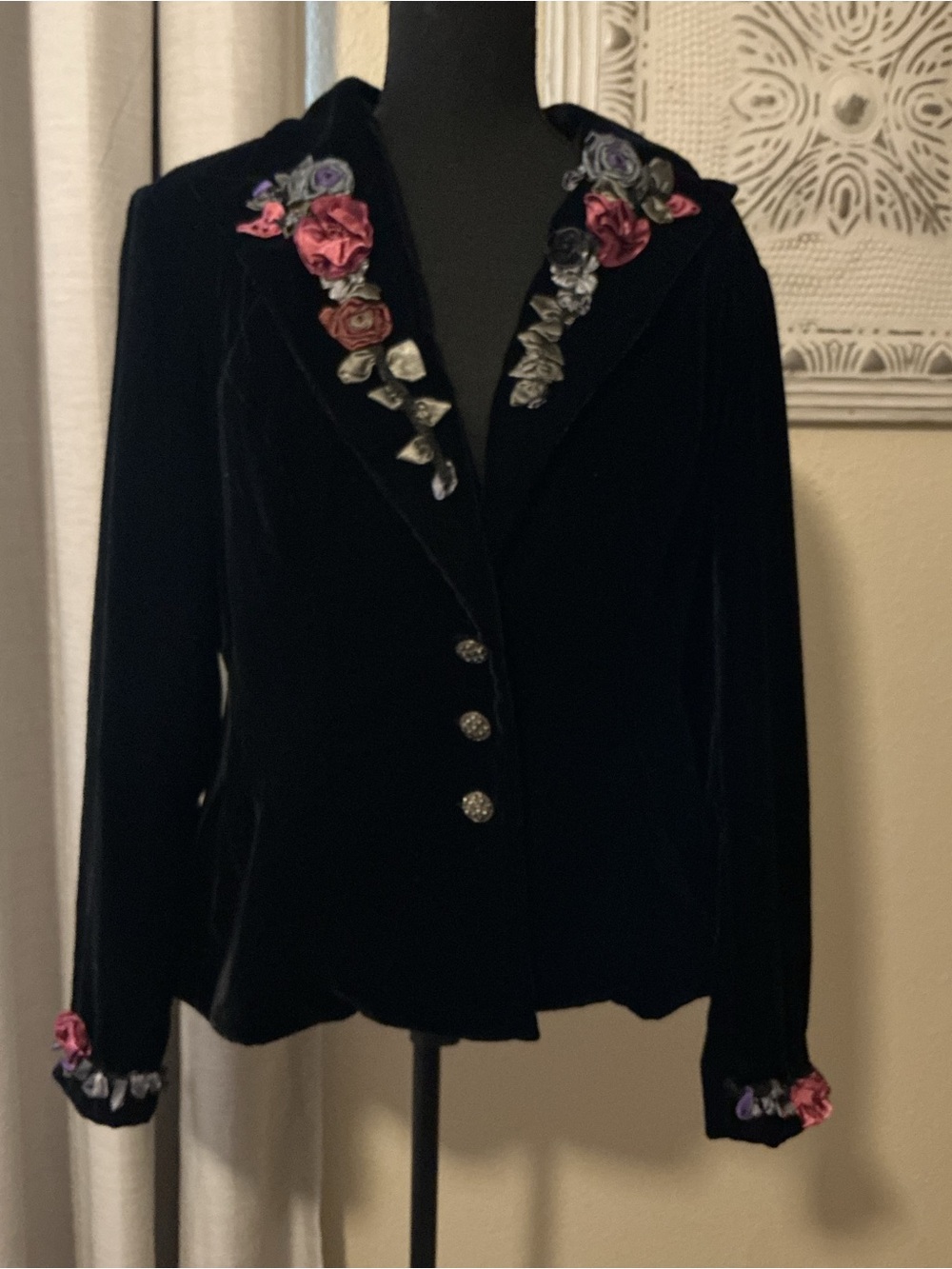 Jackie Jon Black Velvet Embroidered Floral Blazer Jacket
